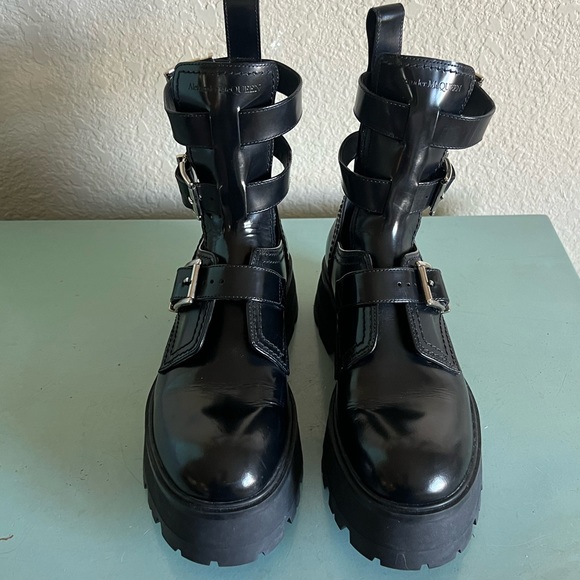 Alexander McQueen Triple Buckle Black Platform Boots 40 $1350 - Picture 13 of 15